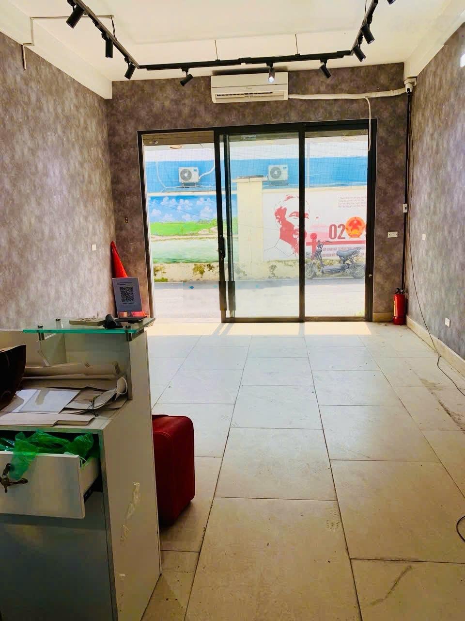 Chothuê tầng 1 làm văn phòng, spa, shop on/off, dạy học - 35m2 - 7tr tại ngõ 85 Đức Diễn, Q.BTL HN