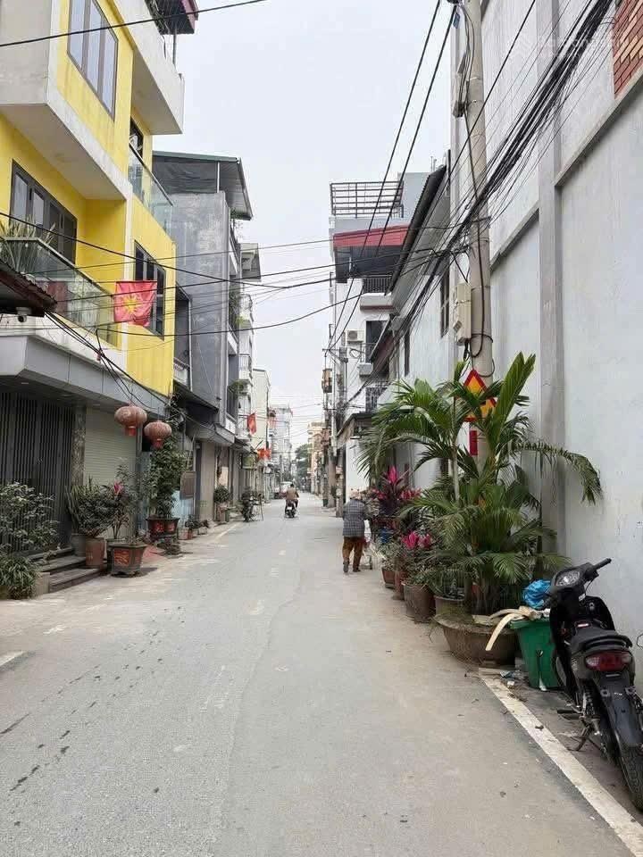 Cực hiếm! Bán gấp đất Đỗ Nha, Xuân Phương. Lô góc. Ngõ 2.5m. DT 45m2. Mt 6m. Chỉ hơn 5 tỷ.