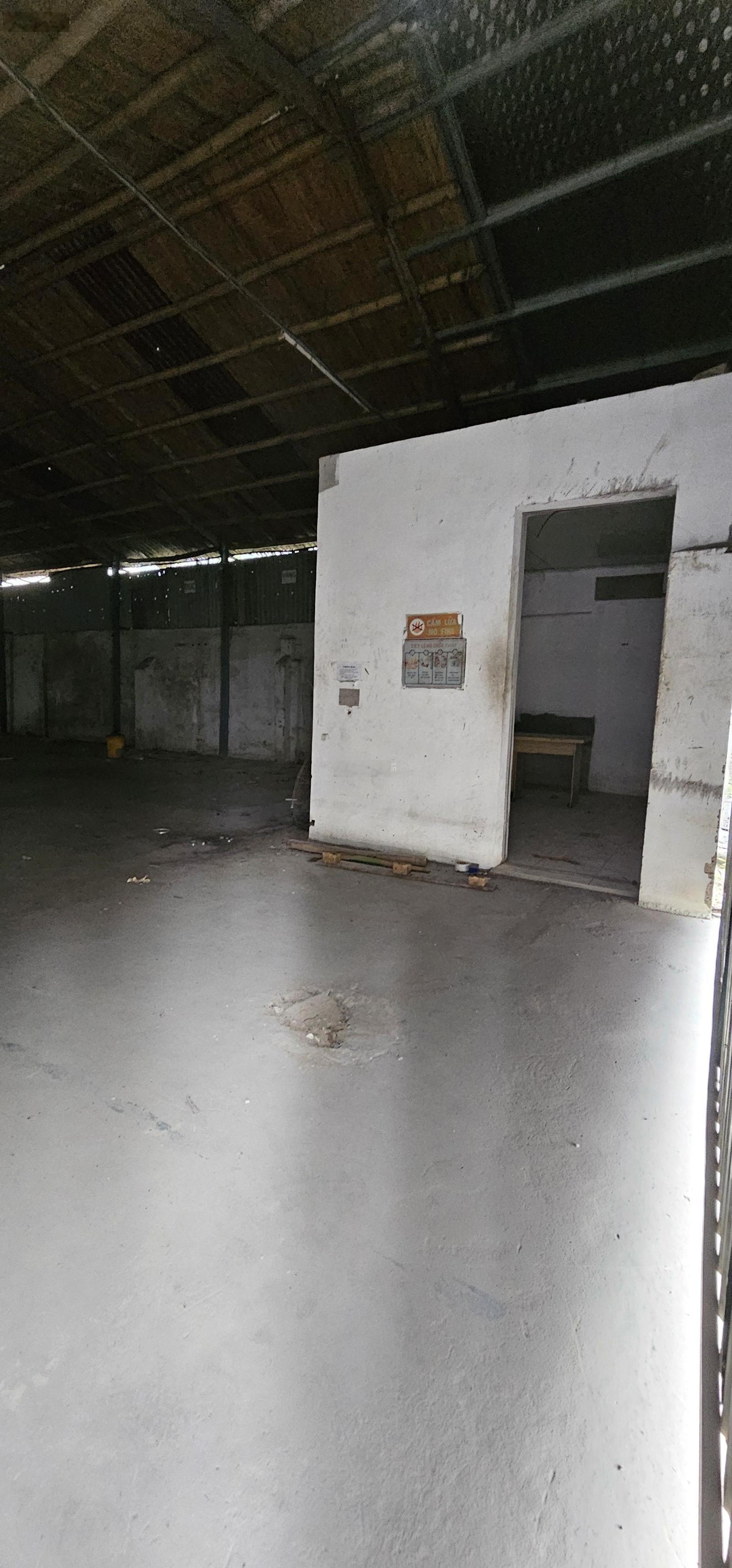 Cho thuê xưởng 500m2 lại yên giá 23tr, xe container điện 3 pha đầy đủ