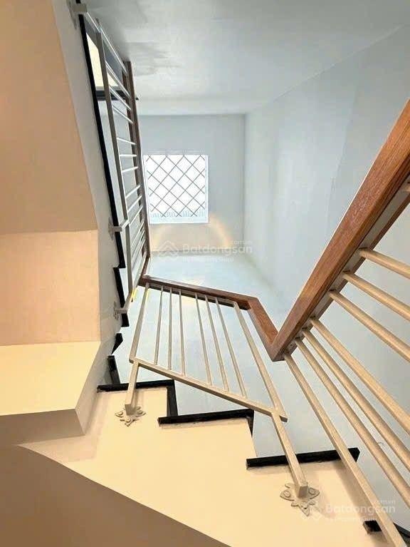 Tân bình, bảy hiền lạc long quân, 4t,ỷ1. 2tầng, 2 bước lên xe hơi.