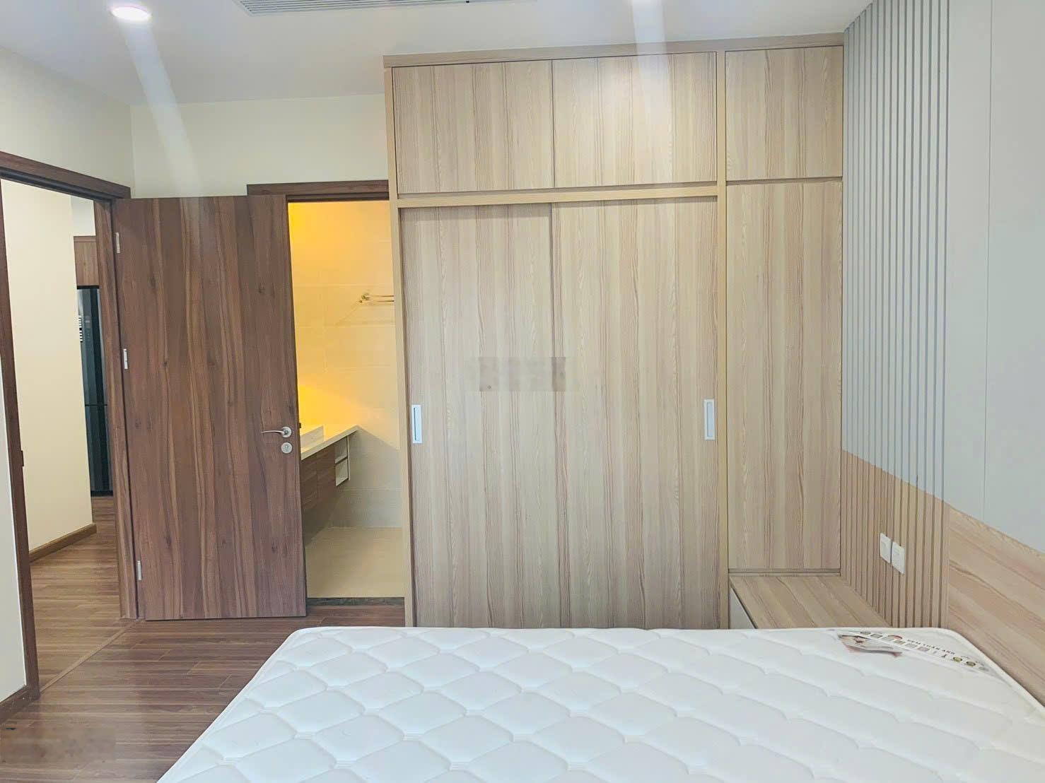 (Mới) giá thật. chính chủ cần bán 88m2 TK 2PN 2VS tại CC Golden Palace. có lot ô tô