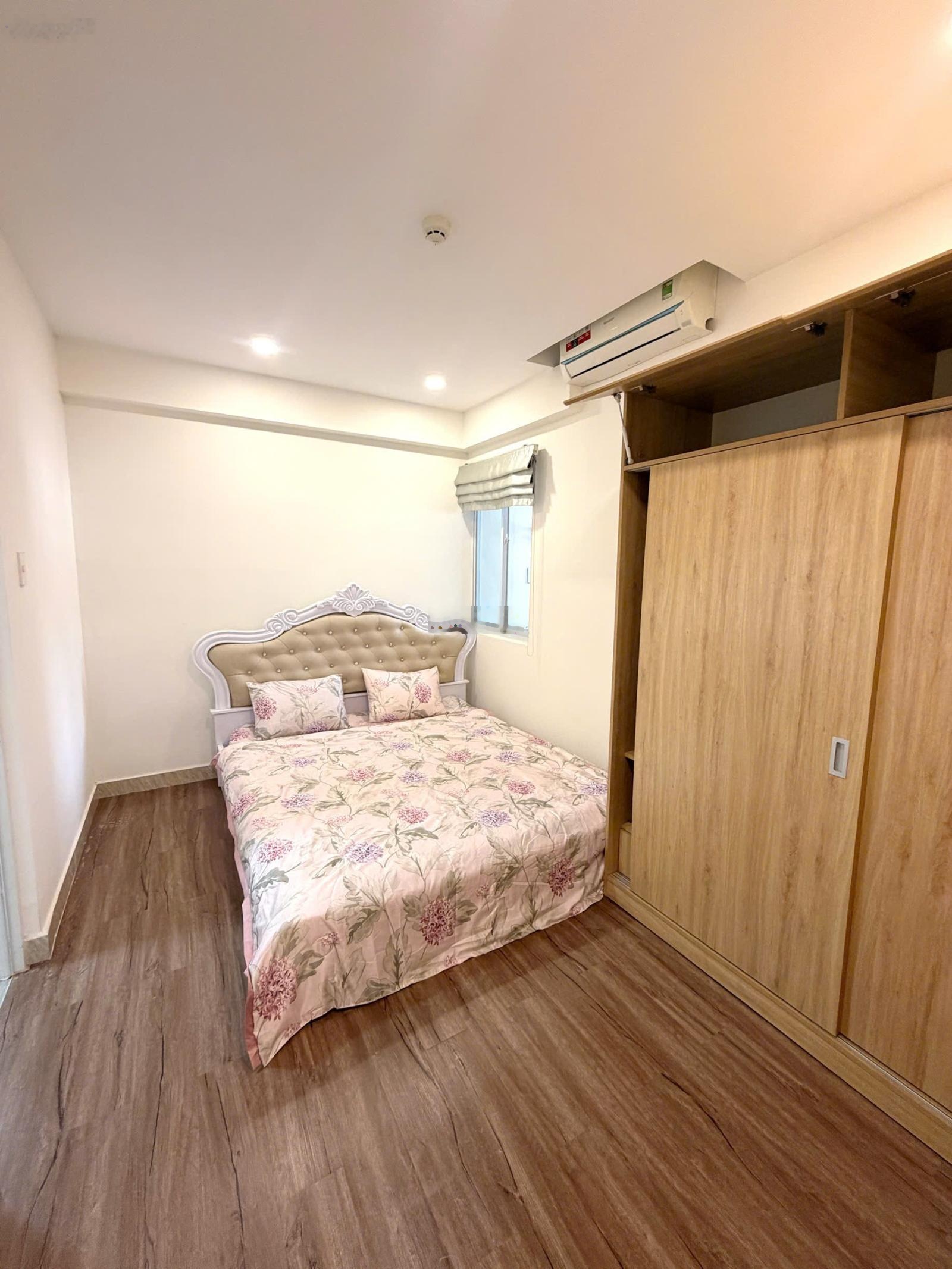 Giảm mạnh trước Tết căn góc Hoàng Quân, DT 63m2, 2PN 2WC full nội thất, chỉ2.45 tỷ