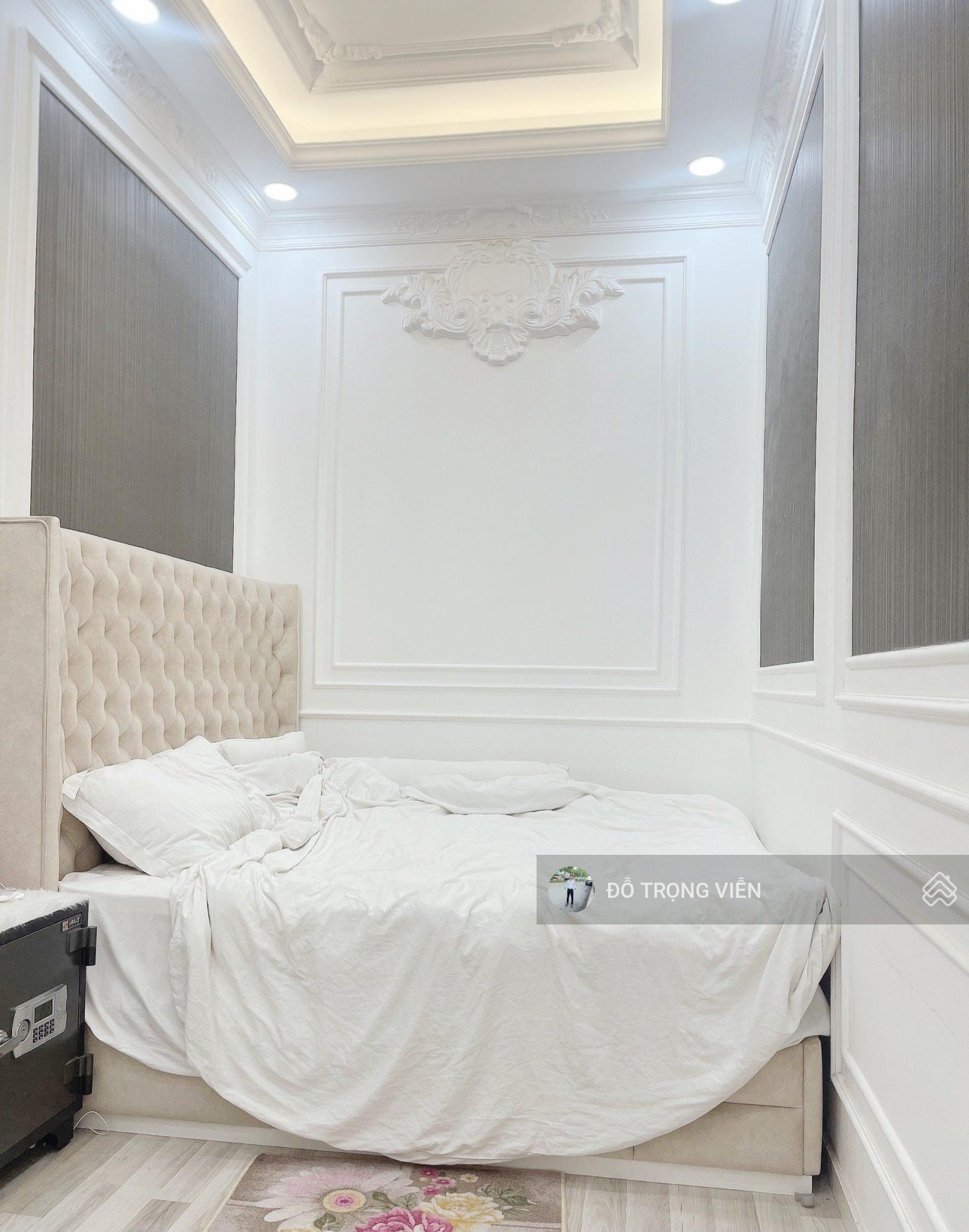 Nhà thiết kế Tân cổ điển, Mặt tiền đường số nhánh Đỗ Xuân Hợp - P. Phước Bình