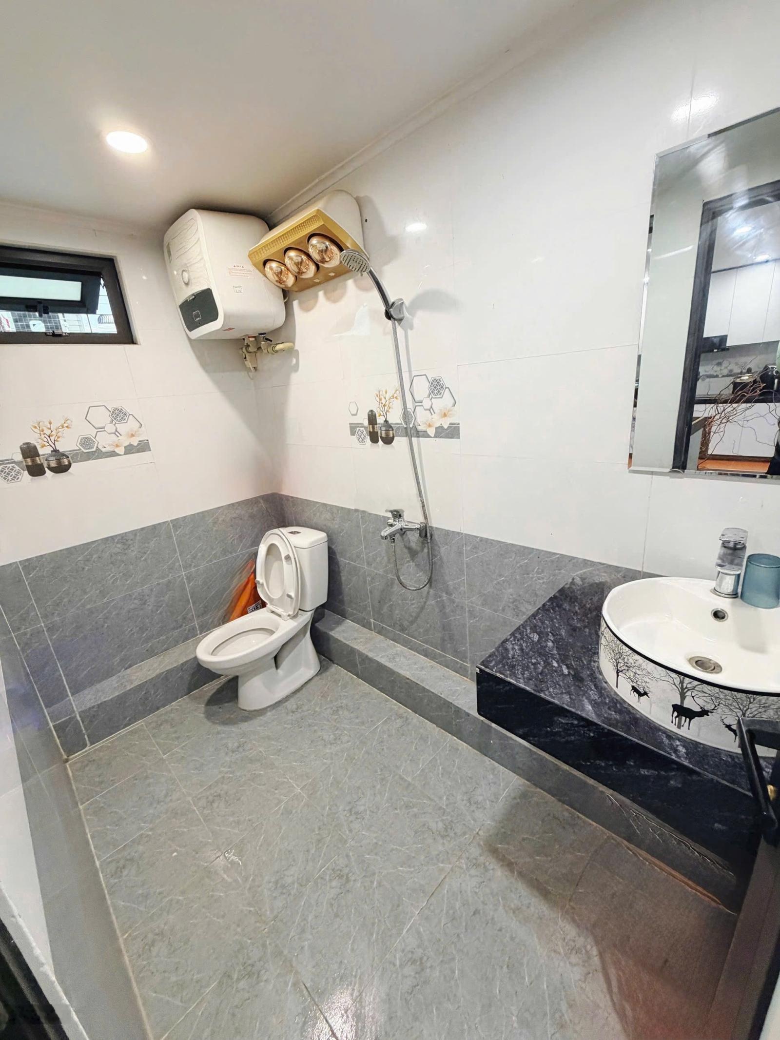 Nhà tập thể Phương Mai sổ đỏ 41m2 thực tế 80m2 công năng 03 ngủ 02 vệ sinh có thể cơi thêm 4.5 tỷ