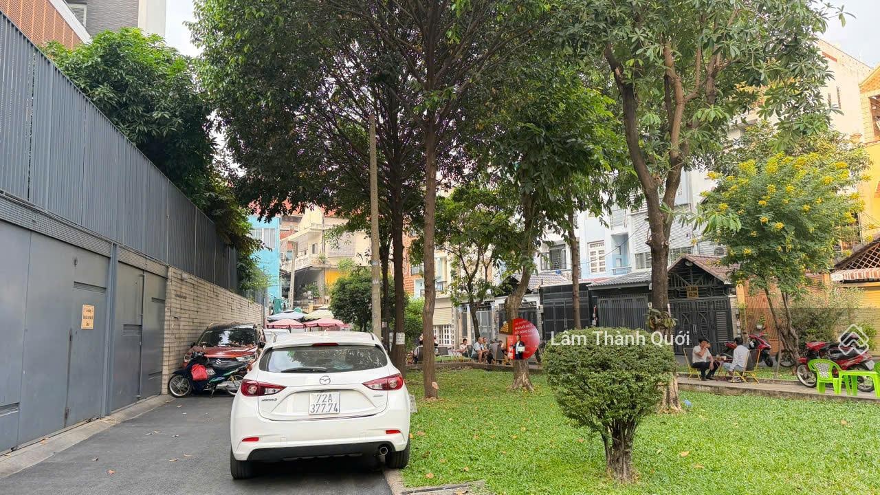 Bán Villa Hoàng Việt, quận Tân Bình, 34x25, 750m2, 1 hầm, 2 lầu, sân thượng, 136 tỷ