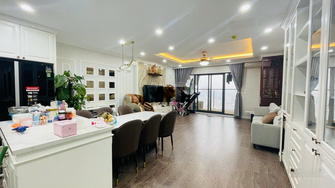 Gia đình đang tìm thuê căn hộ rộng rãi, đủ 3 phòng ngủ, ở khu Tố Hữu - Hà Đông thì nên xem căn này.