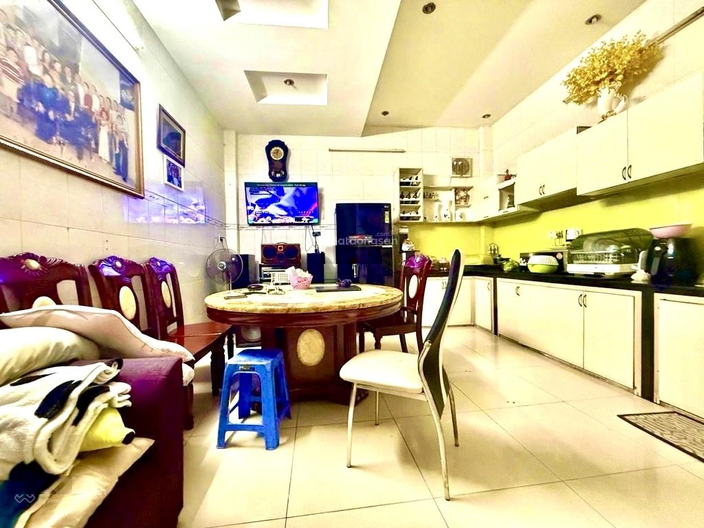 Nhà siêu víp- xe hơi đậu cửa, ngang nở hậu 4.8m, Đ.Tôn Thất Thuyết- Bến Vân Đồn- Nguyễn Tất Thành.