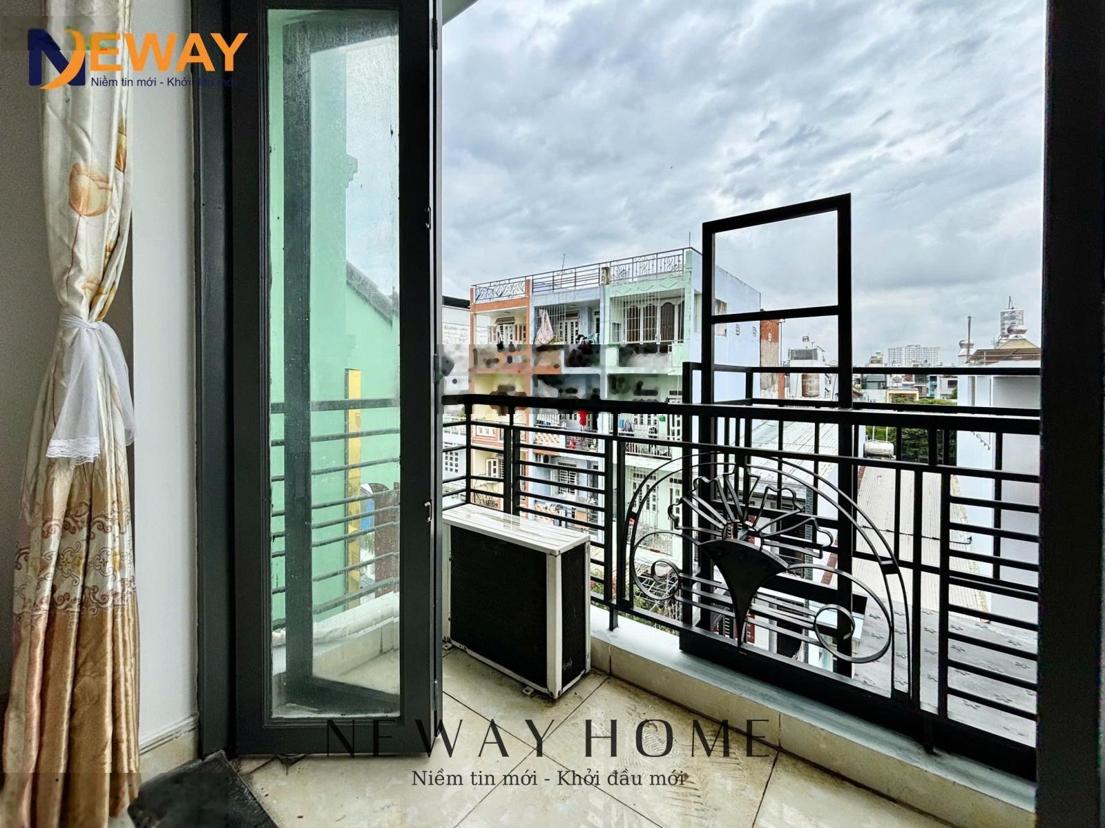 Cho thuê phòng trọ ban công ngay chợ tân hương - sẵn máy lạnh - thang máy - giữ phòng qua tết