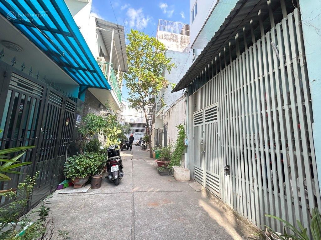 Bình tân 40m2 nhà 2 tầng đẹp ở ngayđường 5m ô tô chỉ 3.8tỷ còn thương lượng