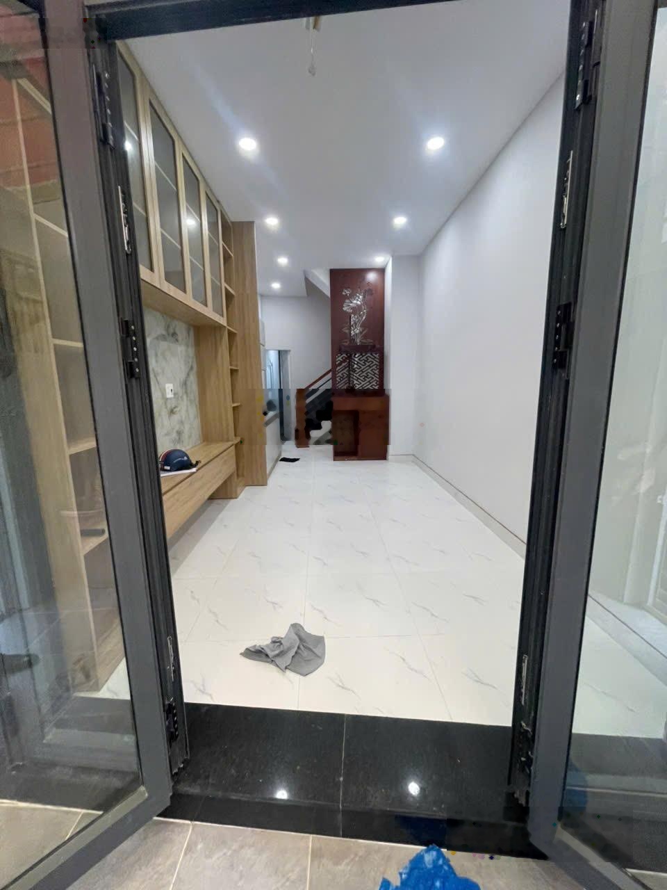 Nhà mới ở ngay, 1/ sẹc - trần hưng đạo - 3x10(24/31m2), 3tầng - 5.88tỷ