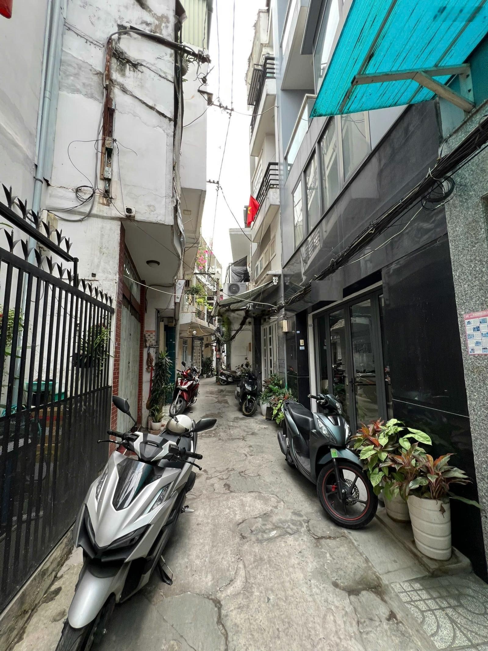 Bán nhà Sư Vạn Hạnh p9 Q10 DT: 2,7 x 7m Trệt 3 lầu BTCT- giá 4.8 tỷ thương lượng