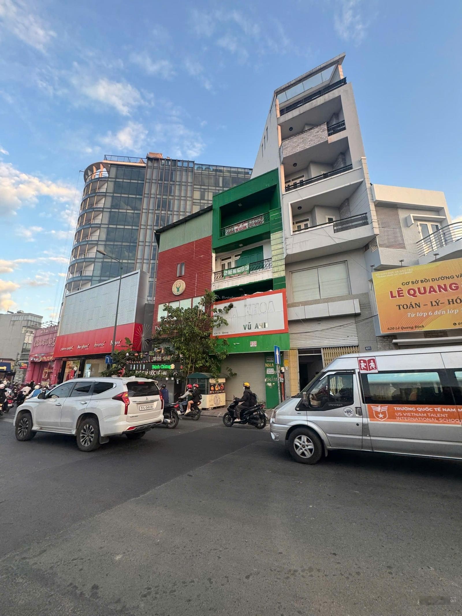 Giảm giá 3 tỷ bán gấp nhà mt 624 lê quang định gò vấp dt 5,14 x 8,5 4 tầng