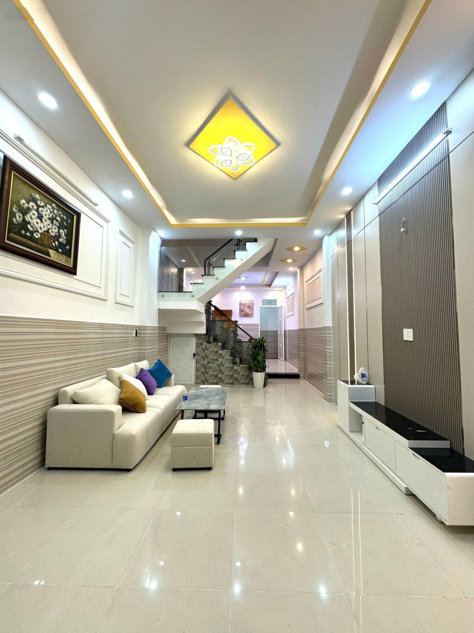 Bán nhà 2,5 tầng đường Chiến Lược ,Bình Tân dt 64m2 tặng Full nội thất chỉ 5,45 tỷ