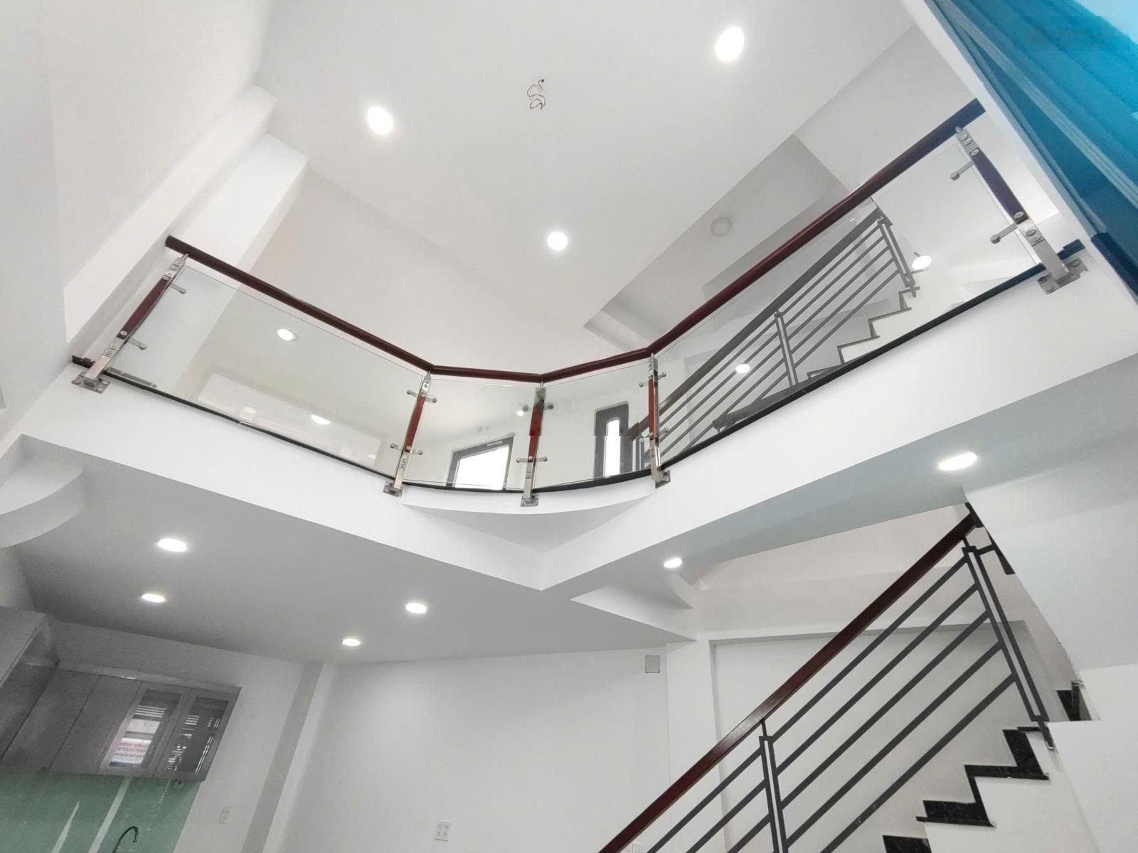 Nhà mới xây cho thuê giá rẻ hẻm xe hơi đường Dương Quảng Hàm