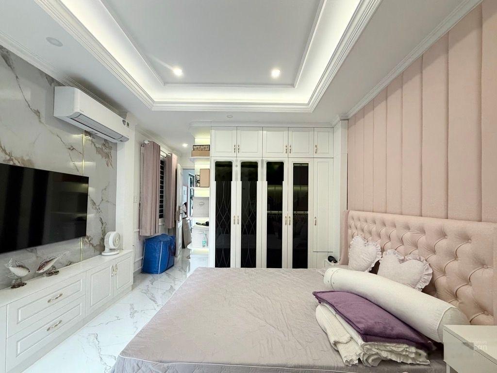 Khu phố Bô Lão - 9,7 tỷ - 5,2 x 9m - 3 tầng - Huỳnh Văn Bánh - Hẻm xe hơi