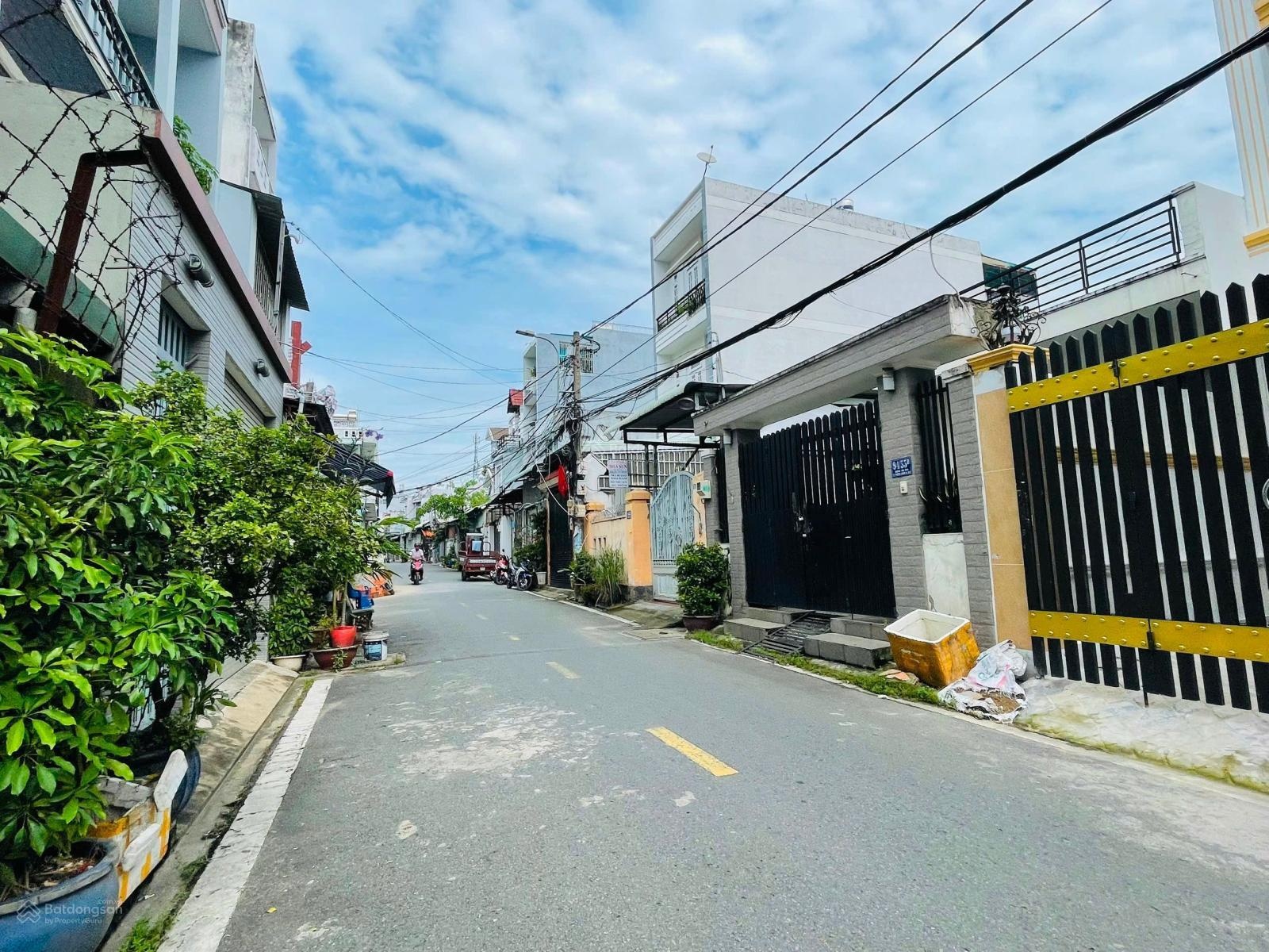 Nhà cấp 4 ngang 6m tiện xây mới đường thông xe hơi ngay Đỗ Xuân hợp 117.2 chỉ 10 tỷ xíu