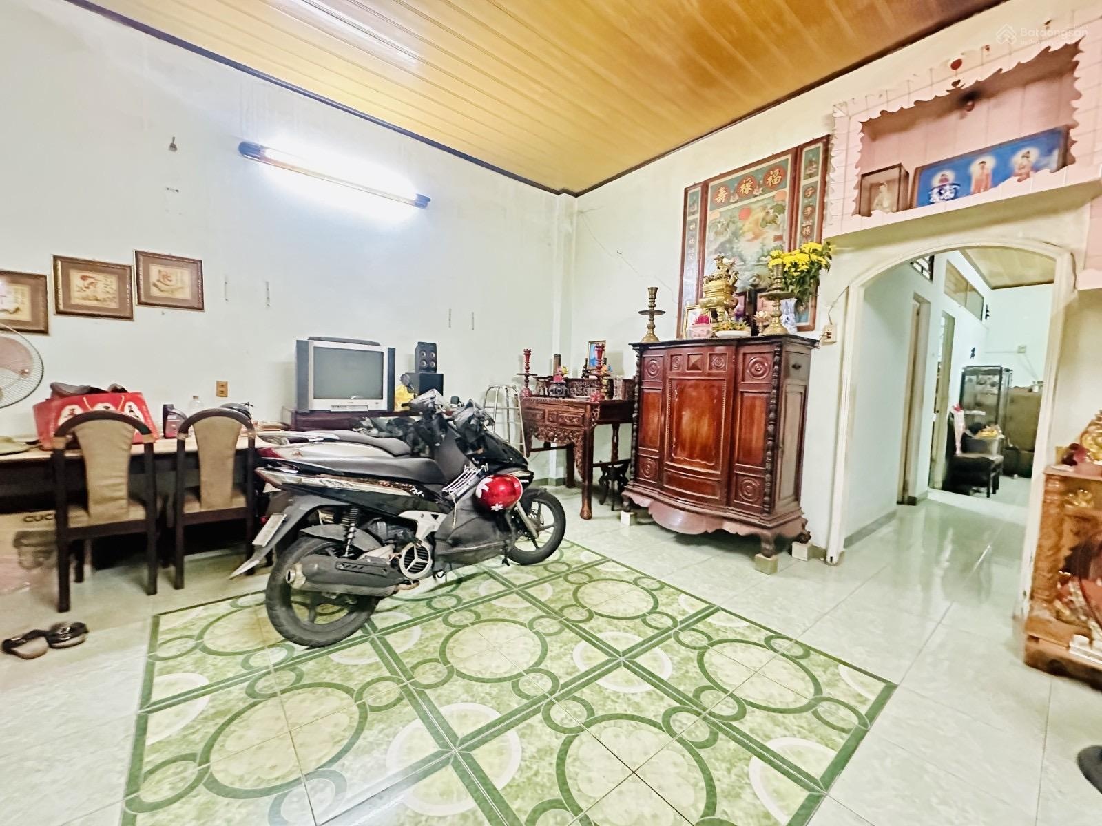 Nhà bán 9 tỷ đường Trần Xuân Soạn, 165m2, ngang 7m hẻm ô tô đổ cửa