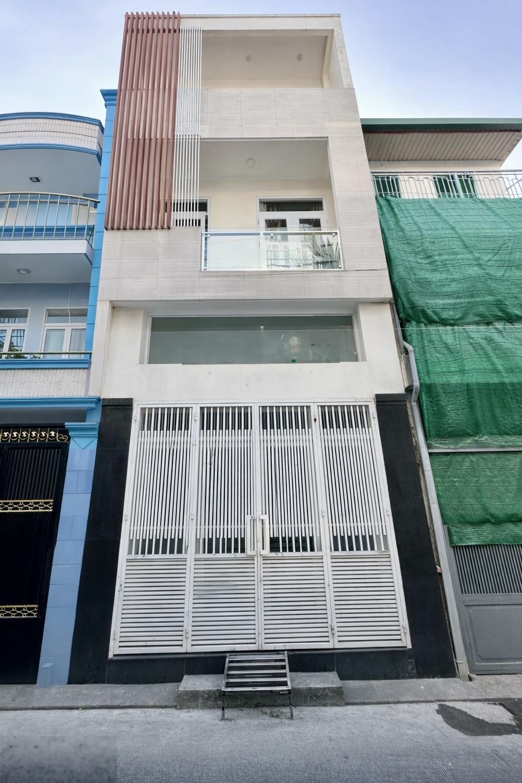 Bán nhà ô tô thông - cmt8 công viên lê thị riêng 5 tầng . 5pn master 12 tỷ