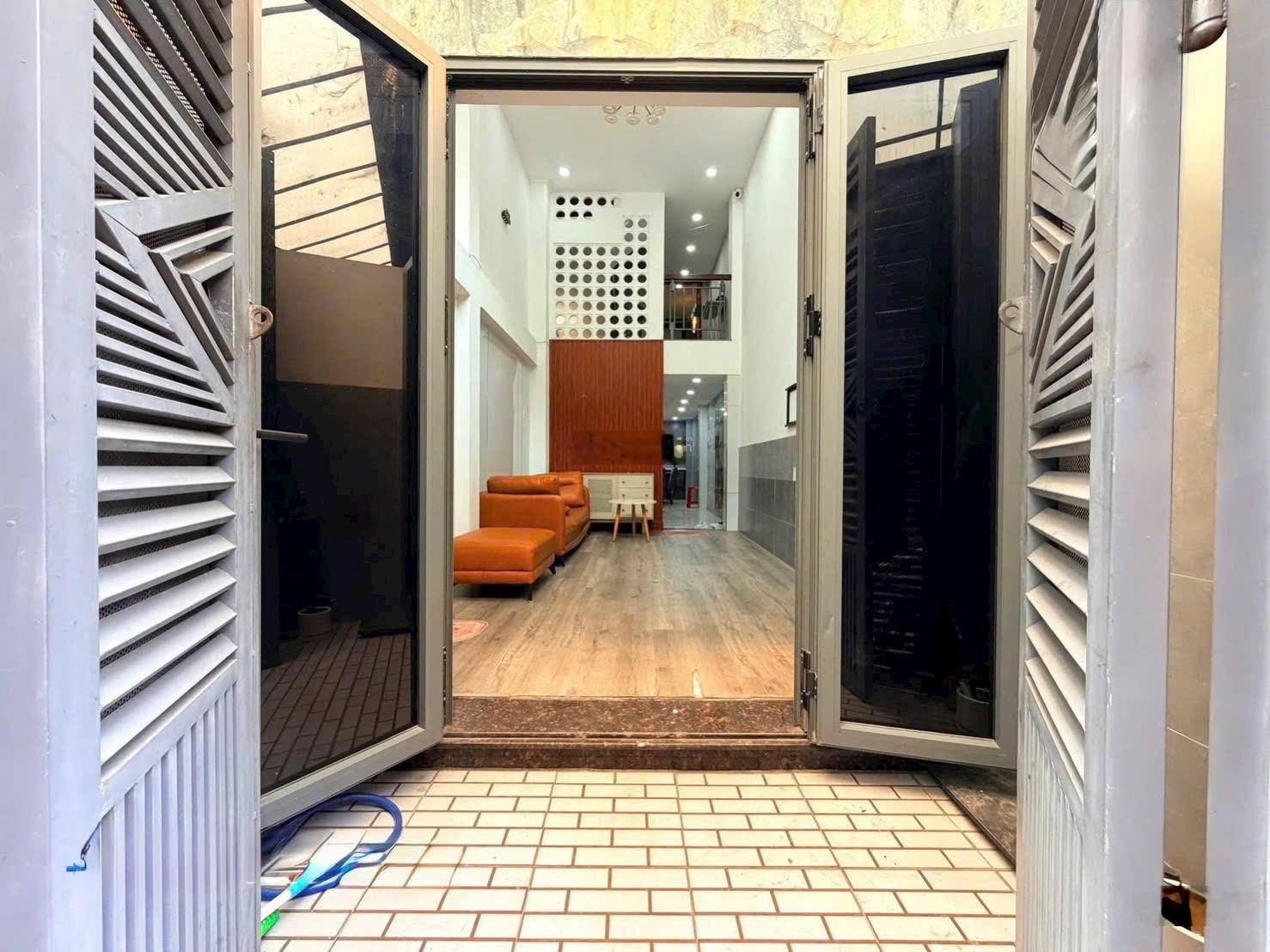 Cho thuê nhà 15tr 5 phòng ngủ gần Emart Phan Huy Ích