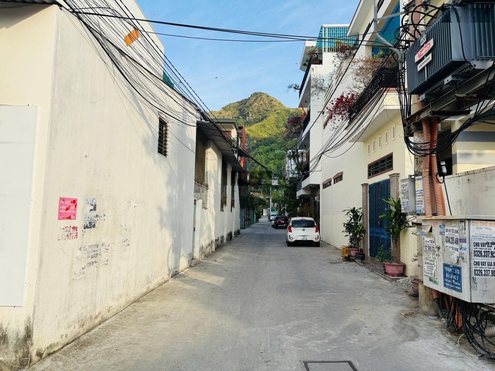 Đất dân, Ô tô Ba Làng - gần Mường Thanh Ba Làng * Cách biển: 200m. Giá: 9,6 tỷ