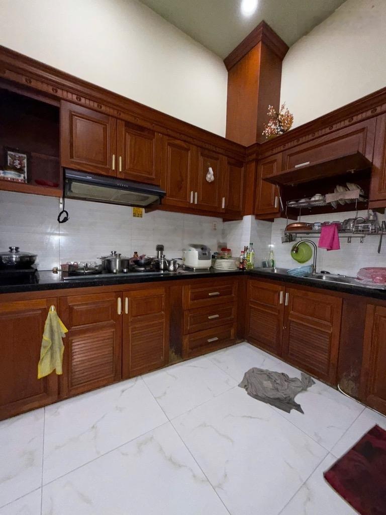 Bán nhà hồng lạc - lạc long quân - nội thất gỗ sổ đẹp không lộ giới nhỉnh 6 tỷ .