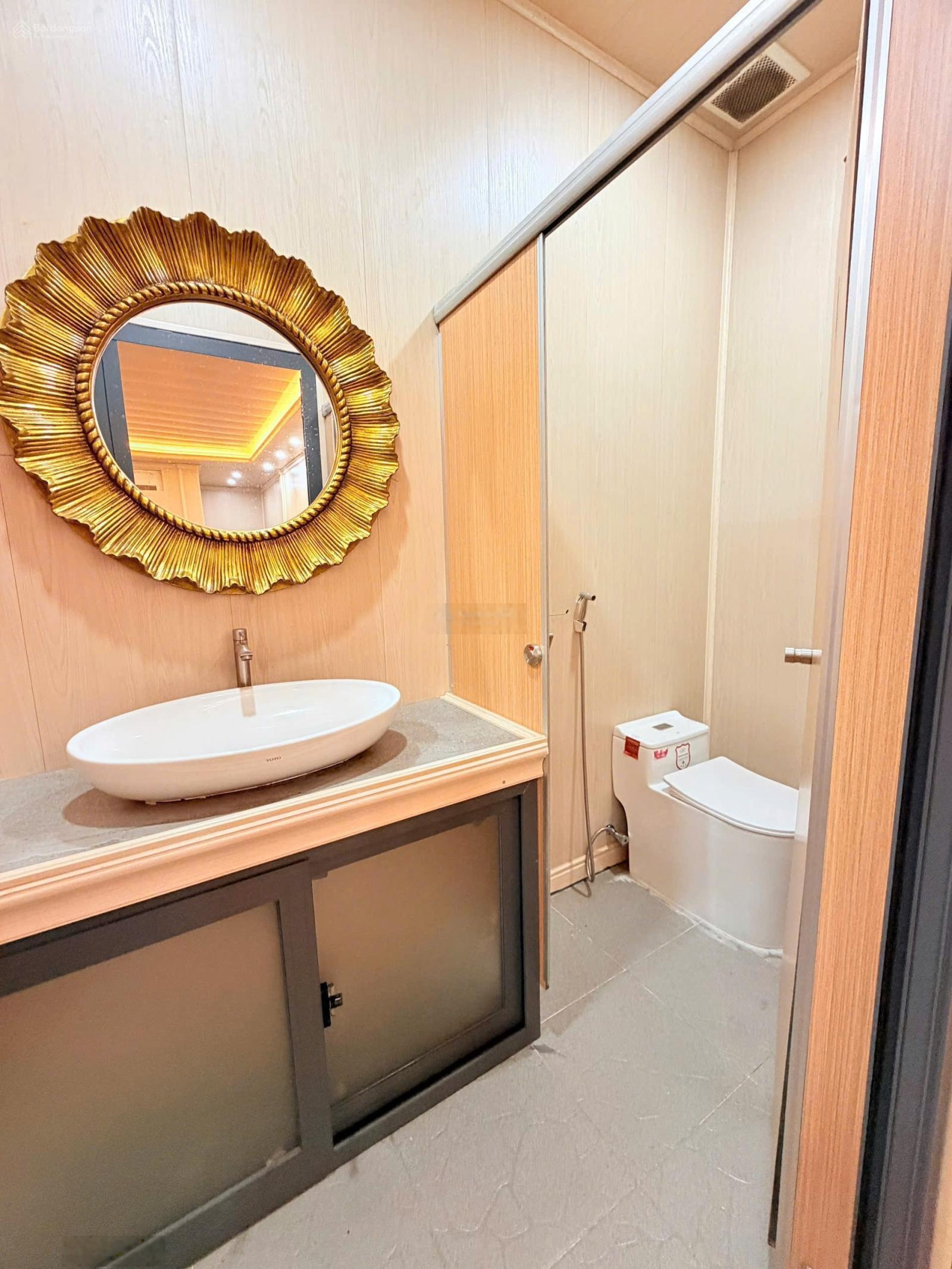 Bán căn nhà hẻm 4m CMT8, P13, Quận 10, DT 8m x 10m 80m2 giá 8.9 tỷ thương lượng