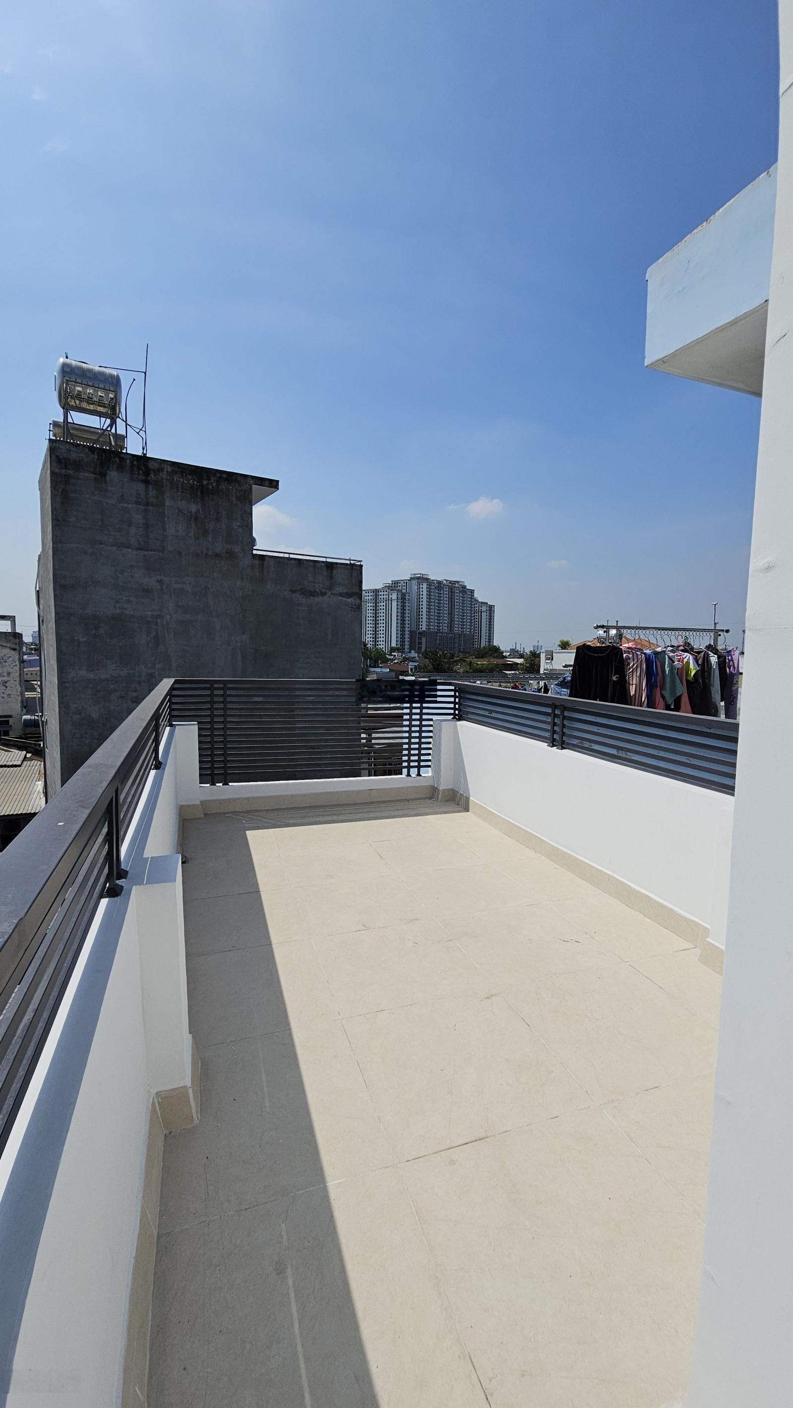 Nhà đẹp 3 lầu đúc khu Hoài Thanh đang mở rộng đường