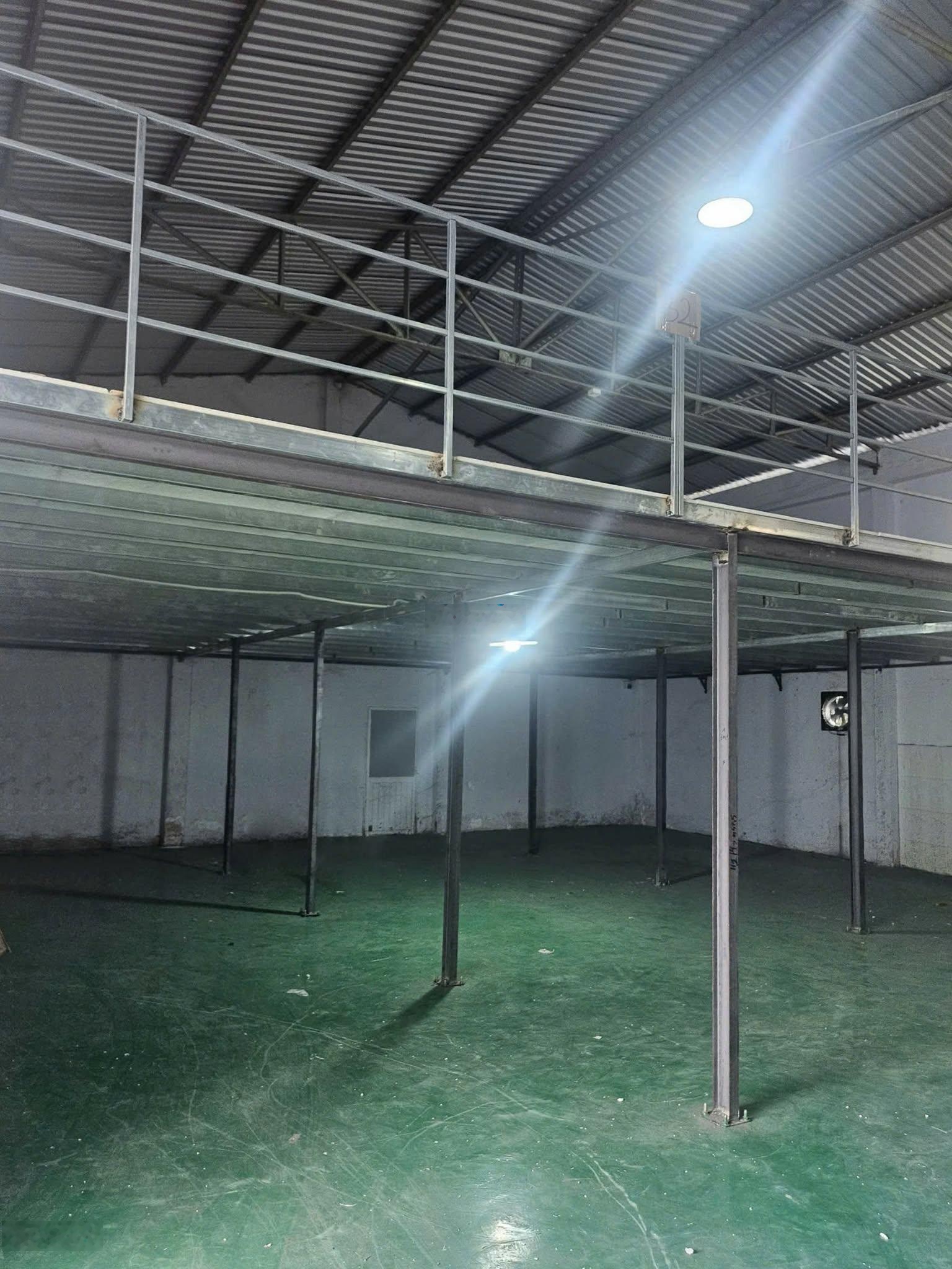 Kho xưởng container đi đêm 504m2 trung tâm sát Bình thạnh