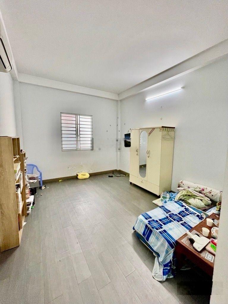 Nhà 3 tầng/ sân vườn- 4 pn- hẻm 4m vf3 đỗ cửa lê văn lương, gần lottlemart- him lam hoàng trọng mâu