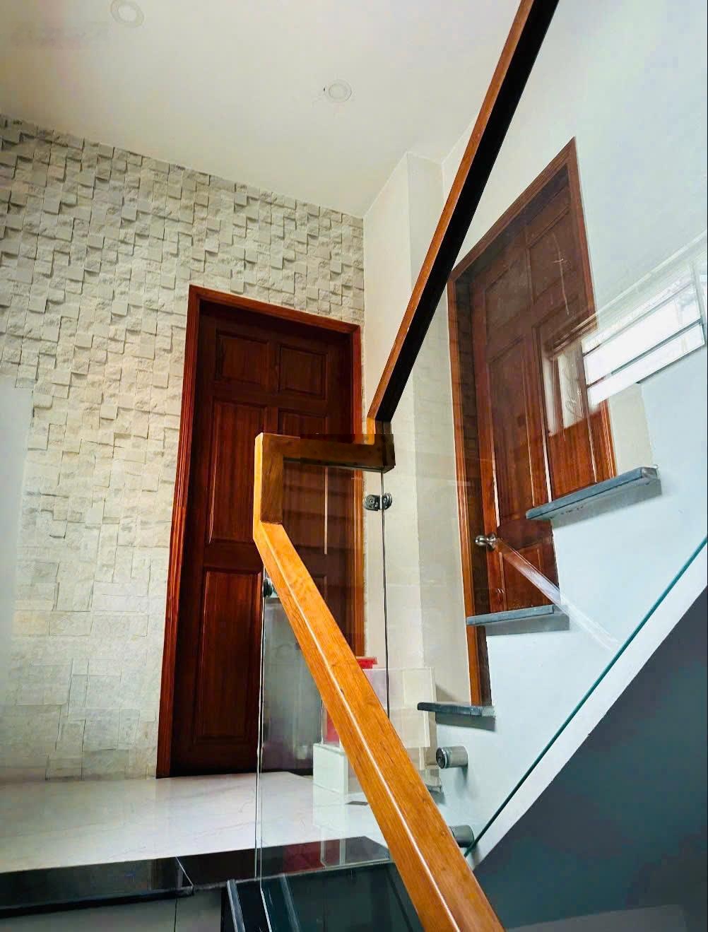 Bán nhà hẻm 4m sư vạn hạnh p2 quận 10 dt 8.6m x 5.5m nở hậu 11m (52m2) 4 tầng giá 8.5 tỷ tl