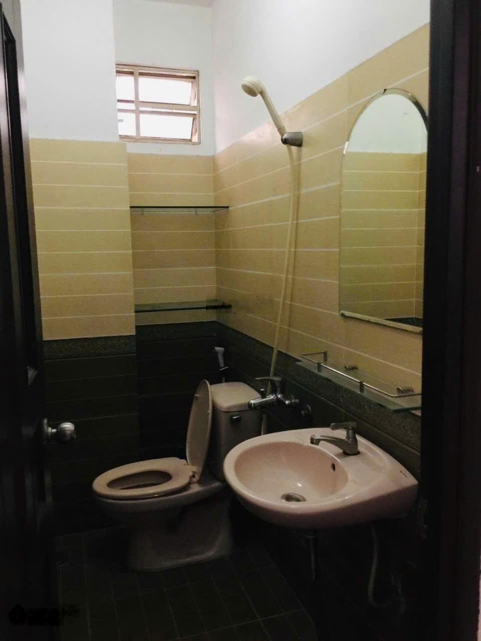 Cần bán nhà hẻm xe hơi cmt8 quận 3 dt 3.4m x 13m (44m2) 7 tầng giá 12 tỷ thương lượng