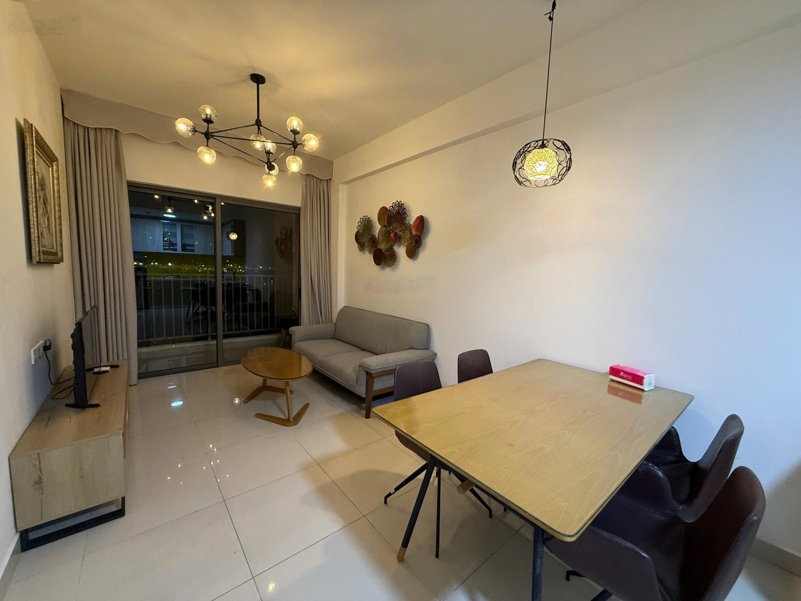 Hiếm có khó tìm, 2 phòng ngủ view sông 76m2, nội thất xinh xắn, giá 17 triệu, Tại The Sun Avenue