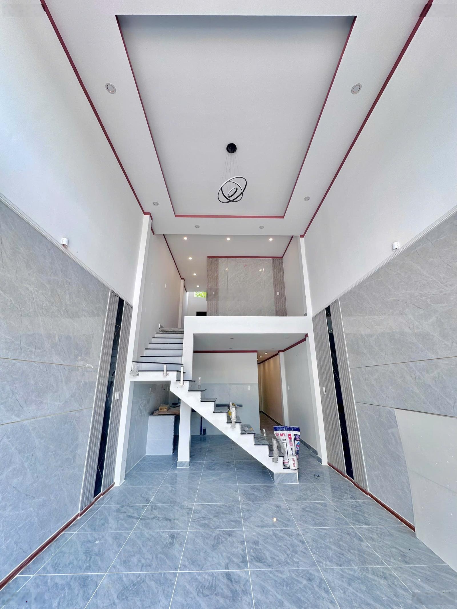 Cần tiền làm ăn bán nhà trước tết, nhà 1 trệt 1 lửng sổ riêng thổ cư 100% gần cây xăng đức hưng