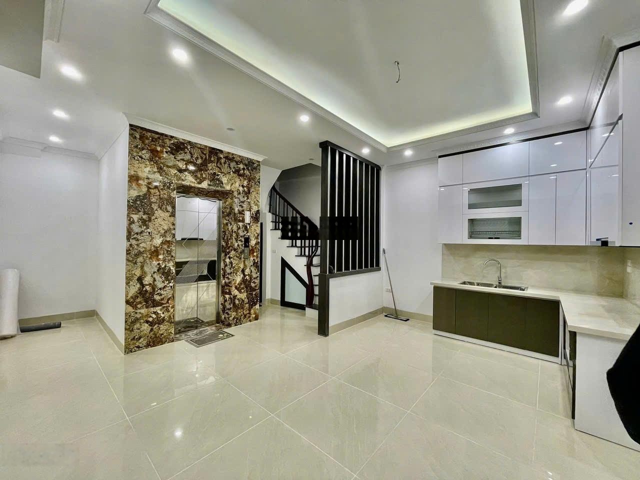 Bán nhà xuân la ô tô vào nhà 5 tầng thang máy