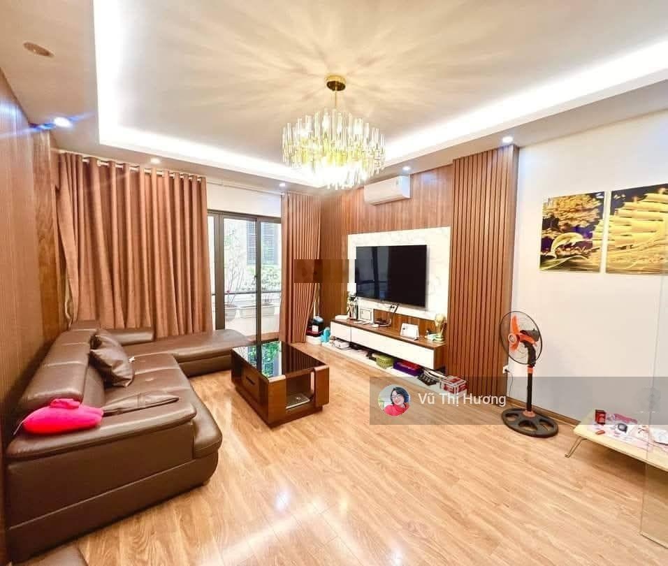 Bán nhà Hoàng Quốc Việt 70M, Phân lô, 2 thoáng, ô tô tránh, 10m ra phố, 24.5 Tỷ, có thương lượng