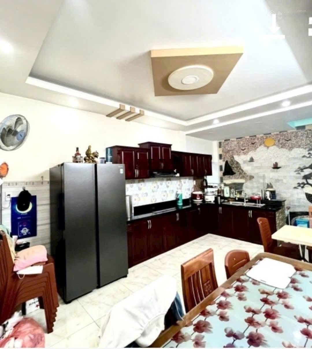 Nhà thế chấp cần giúp lấy sổ, bán rẻ, 85m2, BTCT 4 tầng, hẻm 7m thông, gần chợ Phạm Văn Bạch 7,9 tỷ