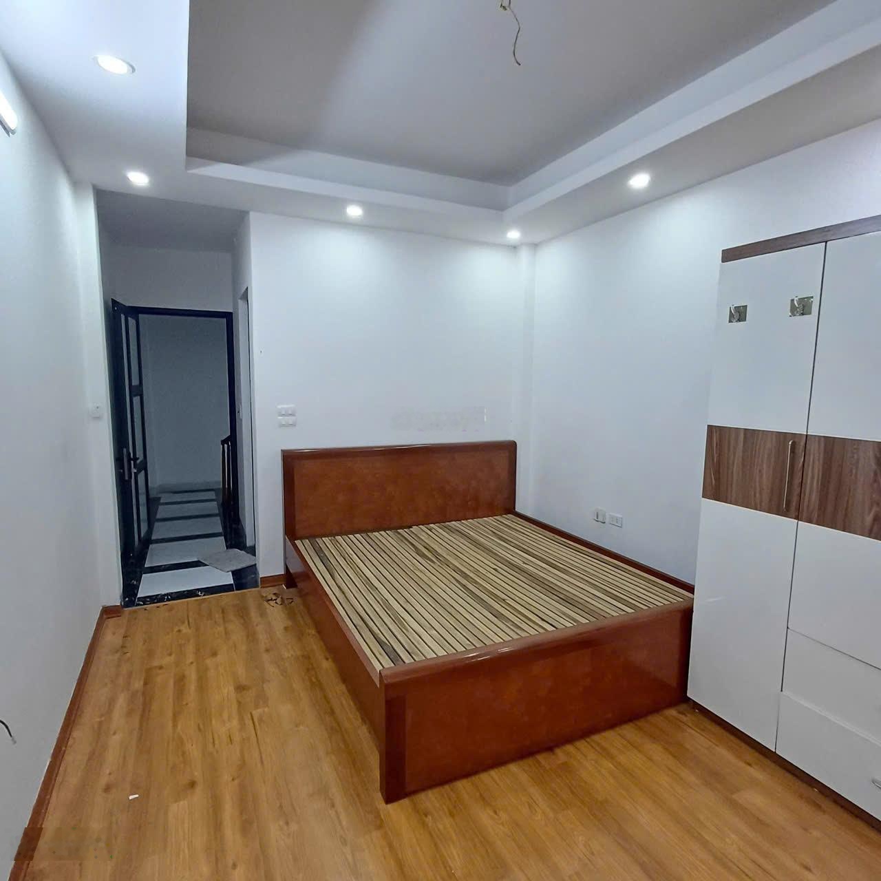 Bán nhà Phạm Văn Đồng - Cầu Giấy 40m2 5 tầng giá 7,4 tỷ