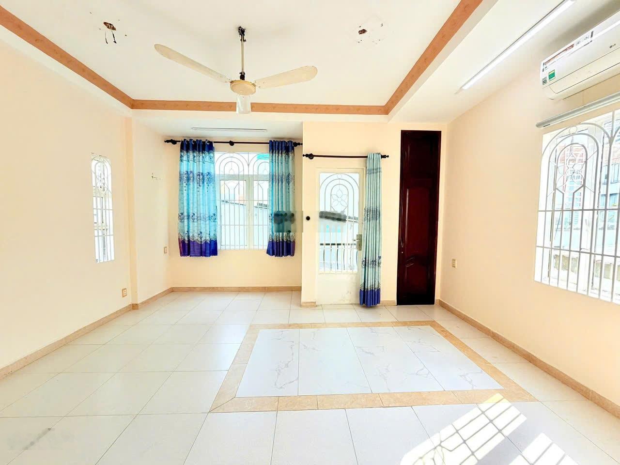 Nhà trung tâm q 10 , 4 tầng btct , 20 m ra mt , nhà mới xách vali vào ở ngay , nhỉnh 6 tỷ