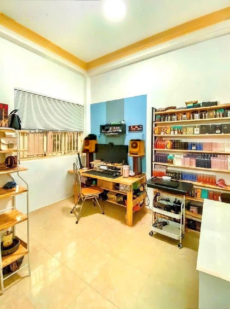 11.8 TỶ - 5 Tầng - Góc 2MT Không Lộ Giới - Ngay Lê Văn Sỹ