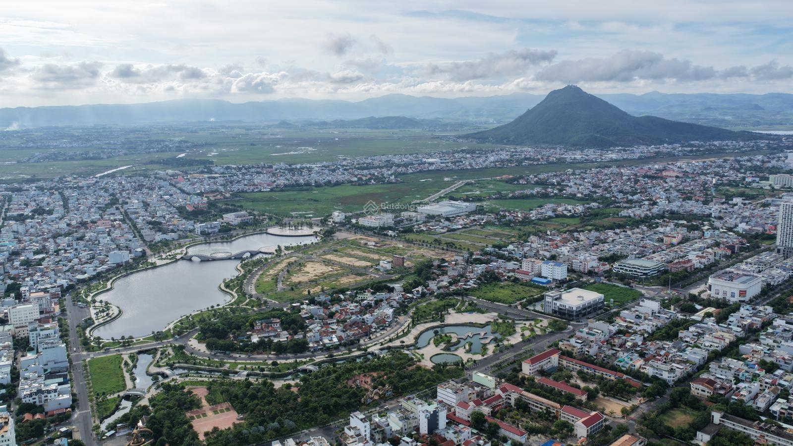 Bán căn biệt thự 15x20 cách biển 1km, liền kề Vincom, TP biển Tuy Hòa. Khu dành cho người đẳng cấp