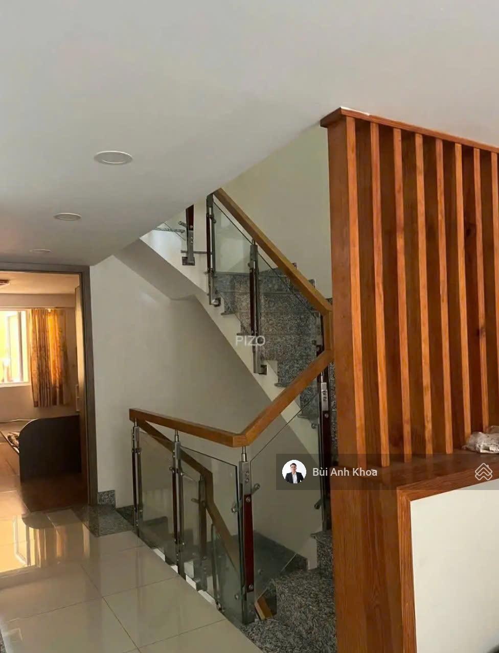 Nhà đẹp, khu vip ngay Hoàng Hoa Thám, p7 (4,5x11m) sẵn 5 tầng ở ngay. Xe hơi đậu cửa. Chỉ 11 tỷ TL.