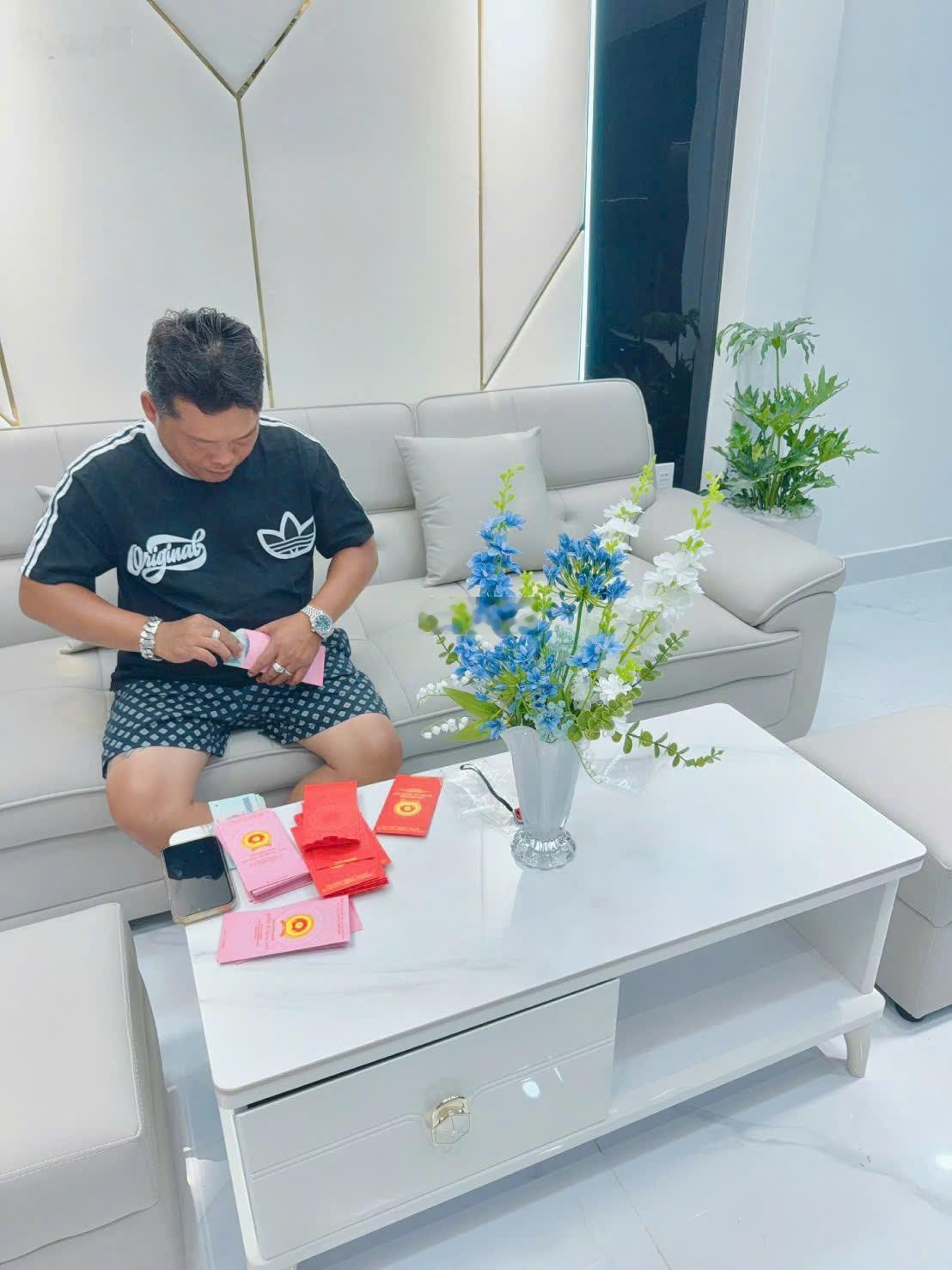 Siêu phẩm nhà 5 tầng trung tâm phú nhuận hẻm vf3 cách mặt tiền 20m full nội thất