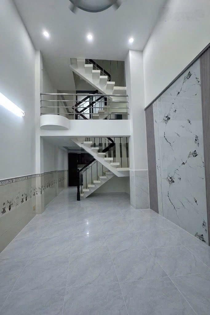 Bán nhà Nguyễn Lâm Quận 10, khu ẩm thực, hẻm thông cách MT 10m, 5PN, giá 7 tỷ