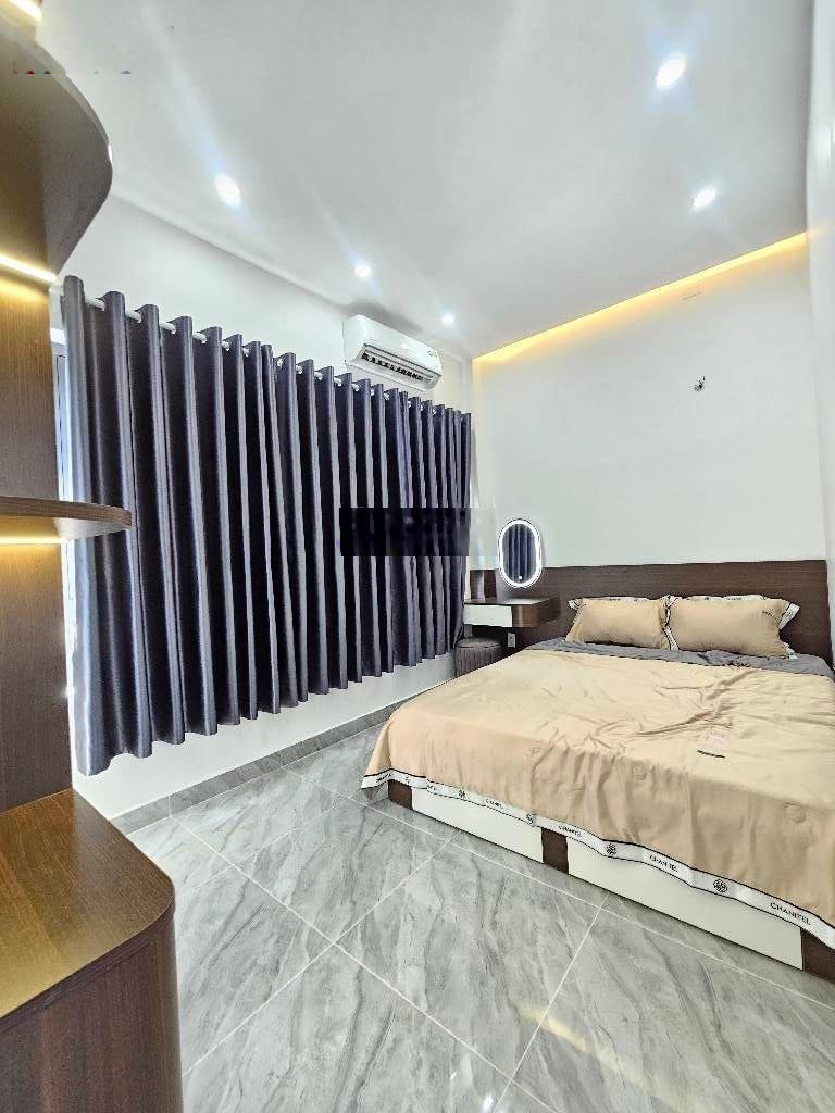 Bán Nhà Vĩnh Hội Quận 4 - Hẻm Ôtô - 4 Tầng - Bề Ngang 4m - 5 Tỷ - Nhà mới full nội thất