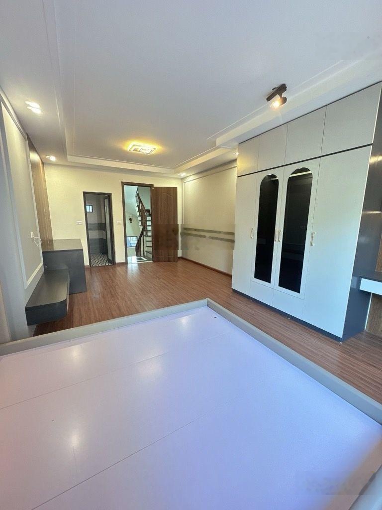 Bán nhà riêng 45m2 Nguyễn Văn Cừ, 500m lên cầu Chương Dương- 10 tỷ