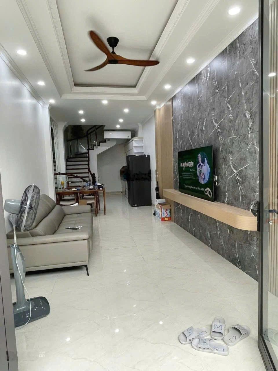 Bán Gấp Nhà Phố Đông Thiên - Vĩnh Hưng - Lô góc 2 Thoáng - Ngõ 3 Gác thông tứ tung - Giá 6,3 Tỷ