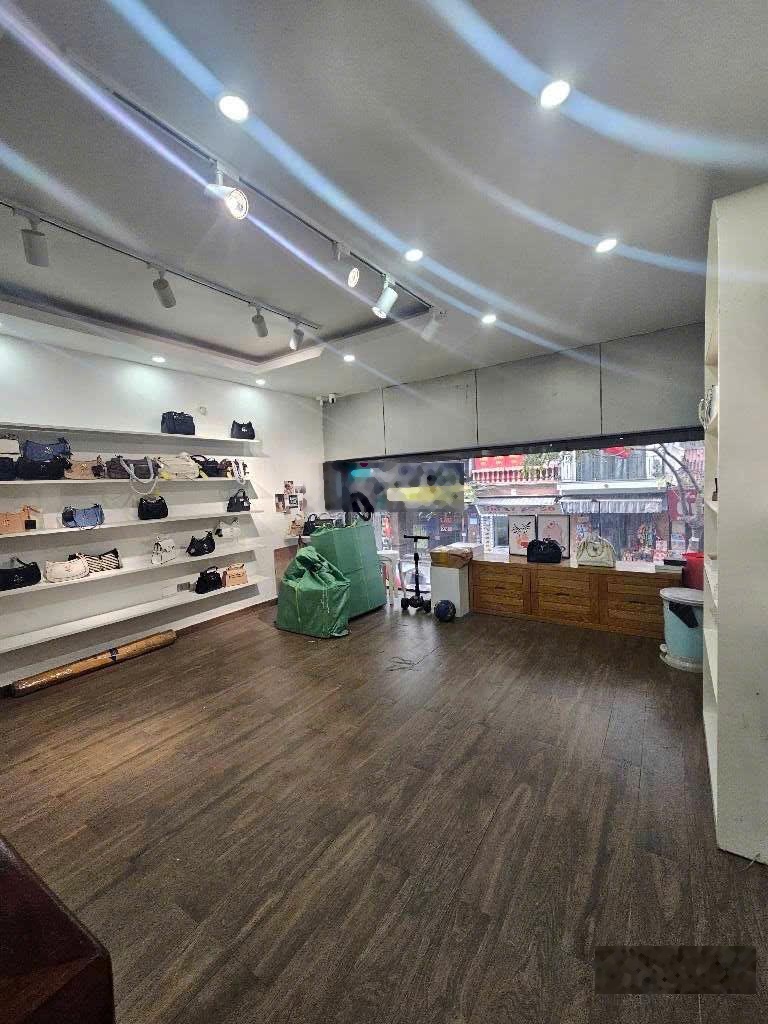 Bán gấp nhà 2 mặt phố, kinh doanh, oto tránh vỉa hè, 38m2, 6 tầng, mặt tiền 4,4m, view Hồ Tây