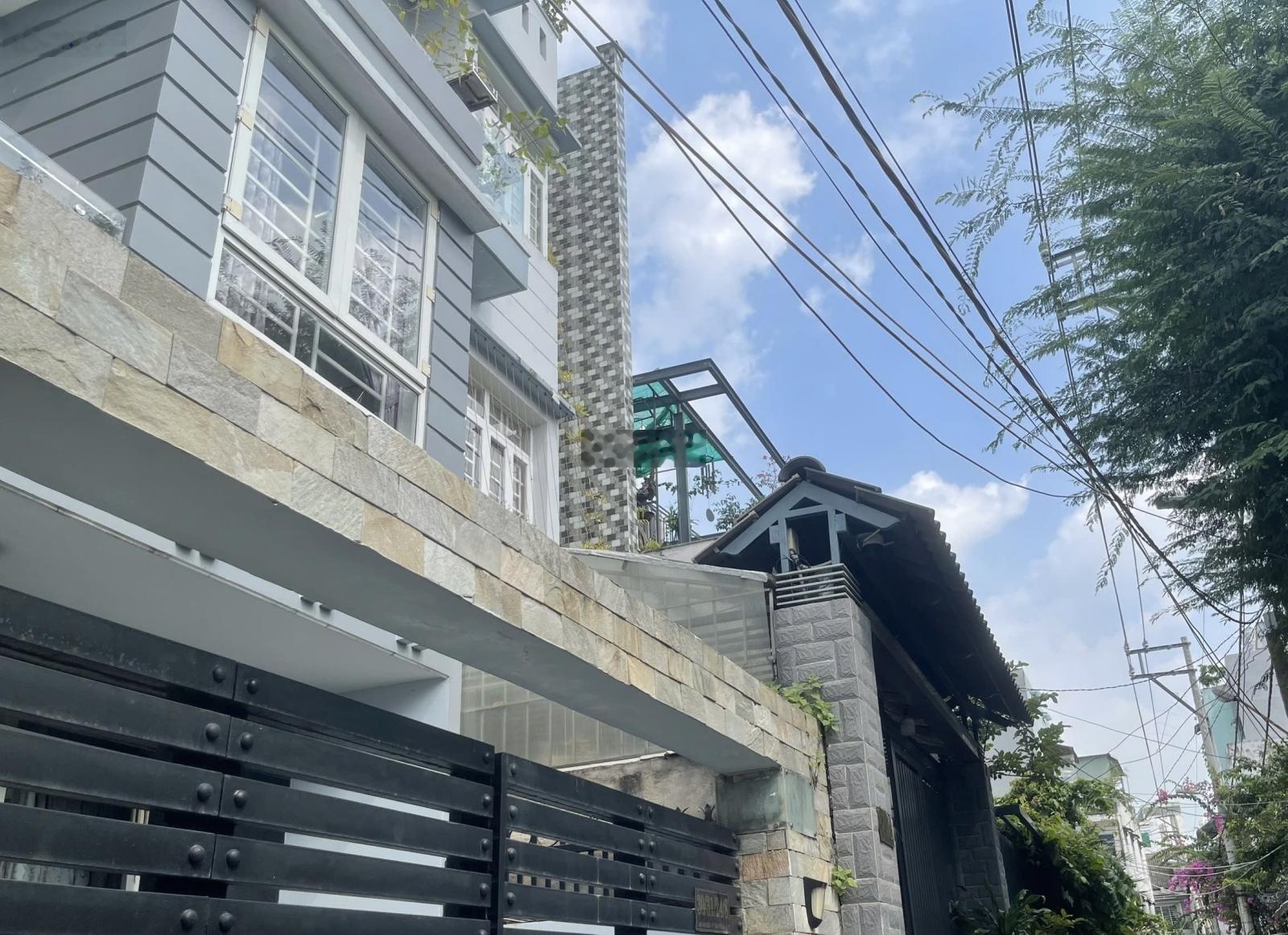 Bán nhà quận 7, chỉ hơn 8 tỷ, sổ hồng riêng, pháp lý chuẩn, hẻm xe hơi quay đầu, DT 77m2, giáp CXNH