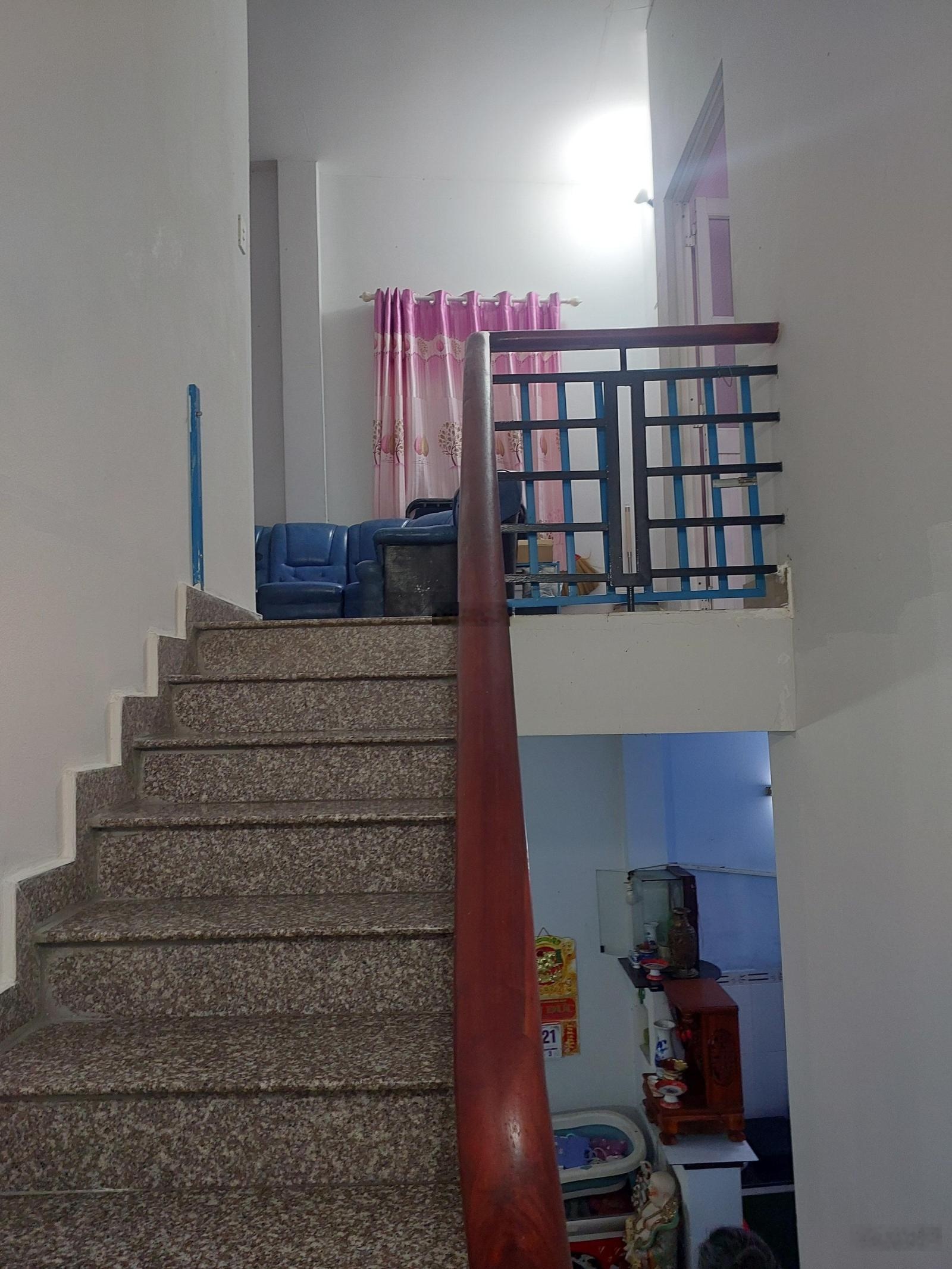 Nhà 2 tầng ở ngay đường 13,P. Bình Trưng,55m ngang 7/6.5 dài 18 hẻm thoáng mát hàng xóm dân trí cao