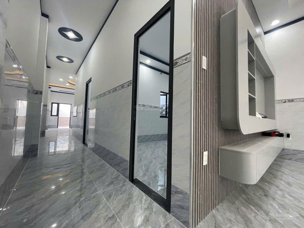 .bán nhà mới 100% xã tân phú trung (xã Củ Chi ) Nhà hoàn côn.bán kín 1km đày đủ tiẻn ích